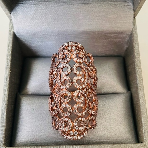 Beautiful rose gold (plated) and white sapphire ring. - Picture 3 of 7